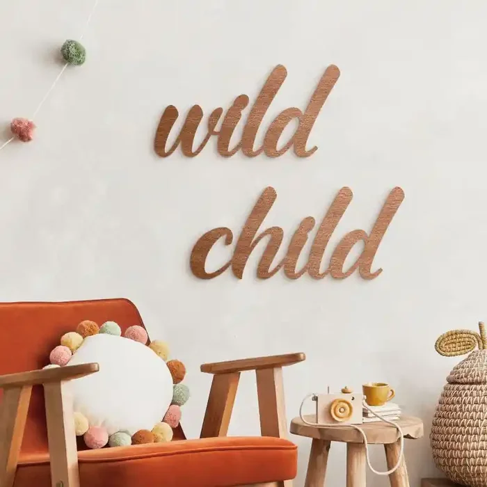 3D Holz Schriftzug Wild Child – Mahagoni