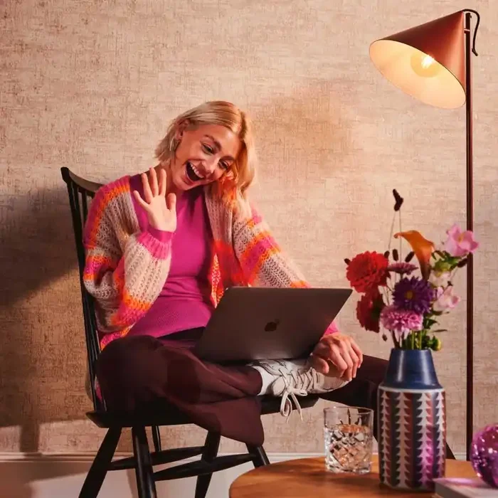 Abstrakte Tapete in Beige mit Rustikalen Akzenten – Strukturierte Vliestapete