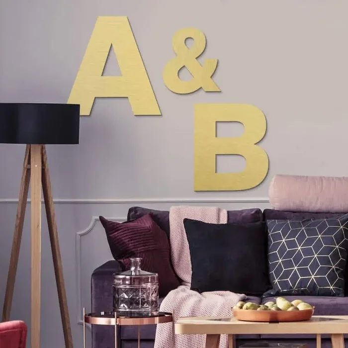 Alu-Dibond Buchstaben – Goldeffekt – Schriftart Swiss