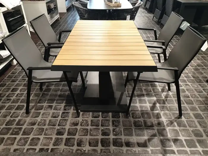 Auszug-Lifttisch Gruppe „Mondo Latea/Acarna“