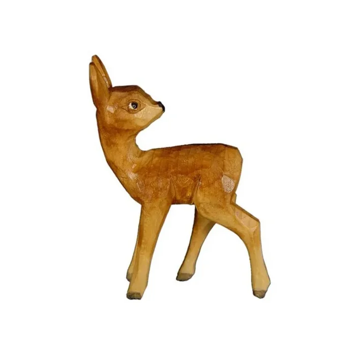 Bambi rückwertsschauend in zirbel