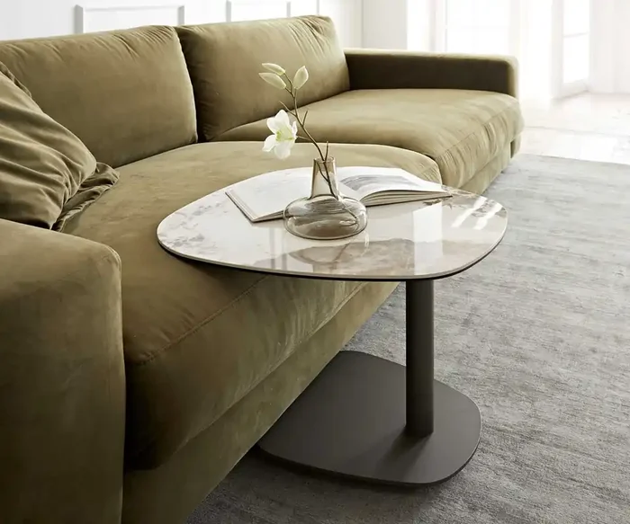 Beistelltisch Elenya 60×60 cm Keramik Minas Melange Weiß-Beige Gestell Effektfinish Titan