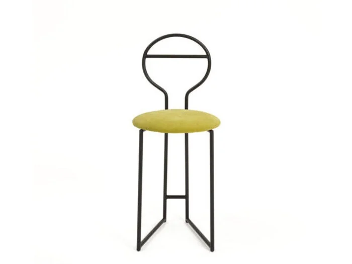 Colé Joly III Chrairdrobe