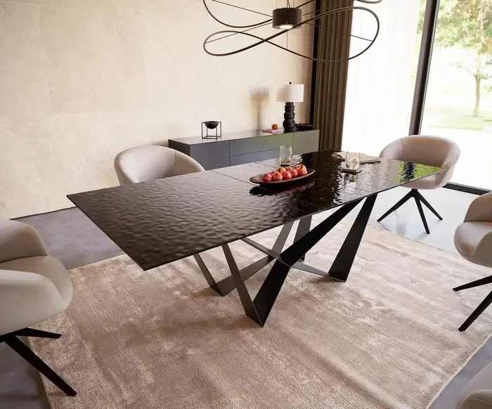 Esstisch Edge 180-220×100 Reliefglas Rauchschwarz 3D-Design Spider Flachstahl Schwarz ausziehbar