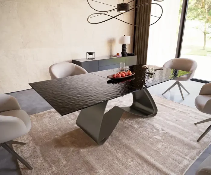 Esstisch Edge 180-220×100 Reliefglas Rauchschwarz 3D-Design W-Gestell Effektfinish Titan ausziehbar