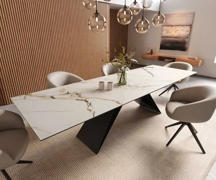 Esstisch Edge 300×100 Keramik Calacatta Luxe Weiß-Gold-Grau V-Gestell Flachstahl Schwarz