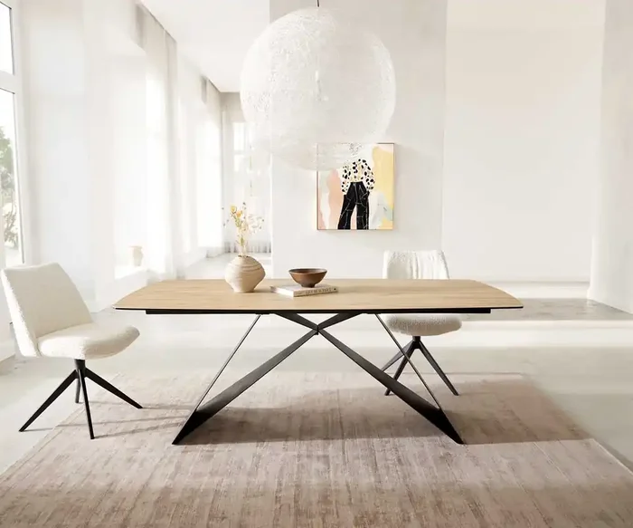 Esstisch Edge Boot 200×100 Keramik Laminam® Sabbia Eichefarbig V-Gestell Flachstahl Schwarz