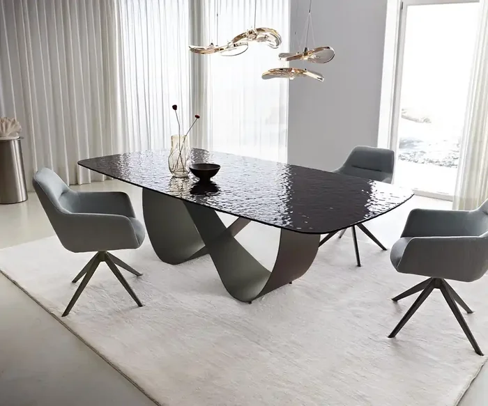 Esstisch Edge Boot 240×120 Reliefglas Rauchschwarz 3D-Design Infinity Metall Effektfinish Titan