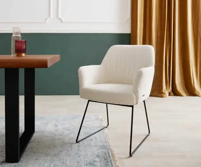 Esszimmerstuhl Xana-Flex mit Armlehnen Bouclé Weiß Kufengestell Schwarz Taschenfederkern