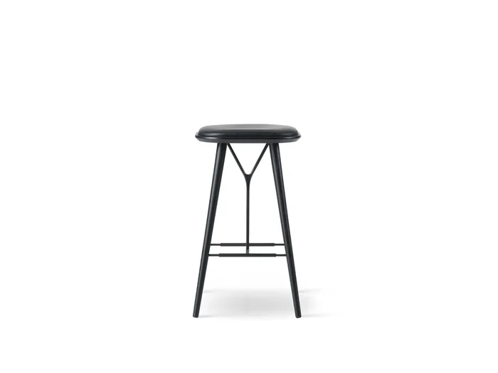 Fredericia Spine Stool – Hoher Hocker mit Holzfuß Entworfen von Space Copenhagen