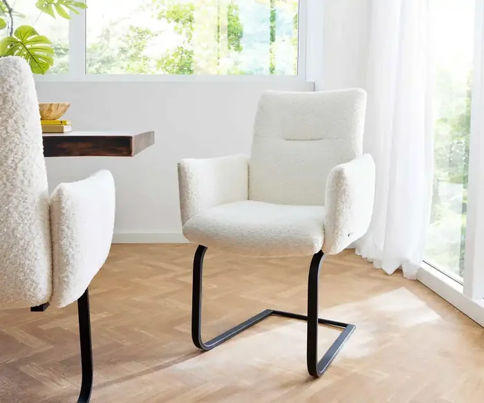 Freischwinger Jova-Flex mit Armlehnen Bouclé Weiß Freischwinger flach Schwarz Taschenfederkern