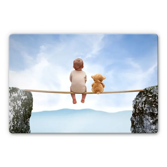 Glasbild Mit Teddy in den Bergen