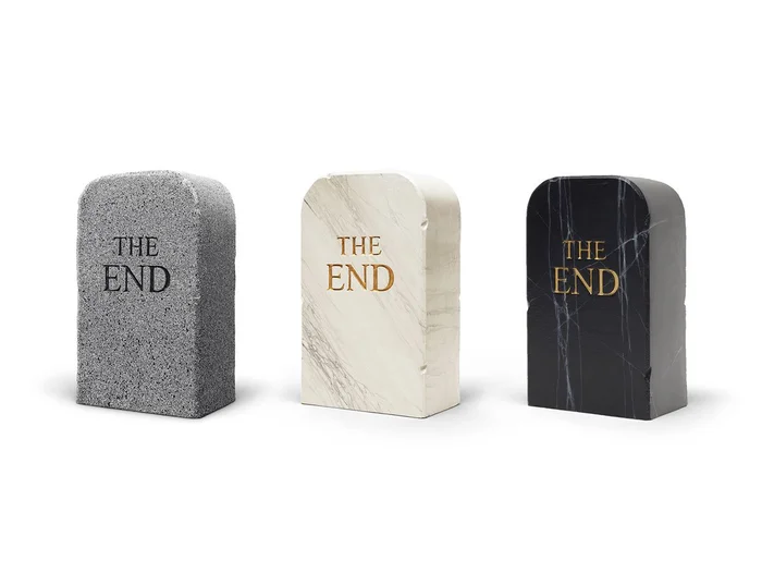 Gufram The End Pouf Limited Ed Entworfen von Maurizio Cattelan & Pierpaolo Ferrari