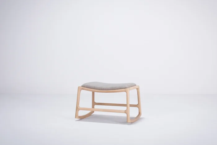 Hocker Dedo, Stoff