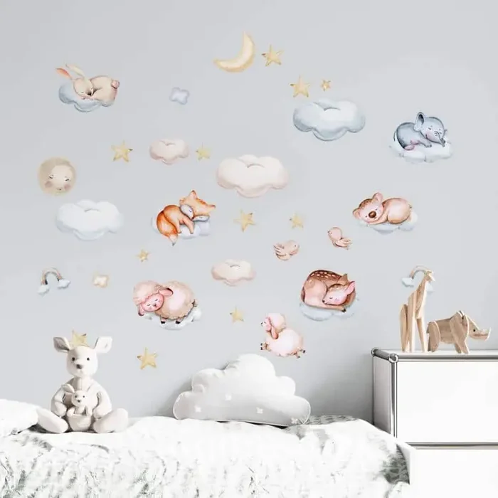 Kinderzimmer Wandtattoo Auf Wolken schlafende Tiere mit Mond und Sternen (31-teilig) – Kvilis