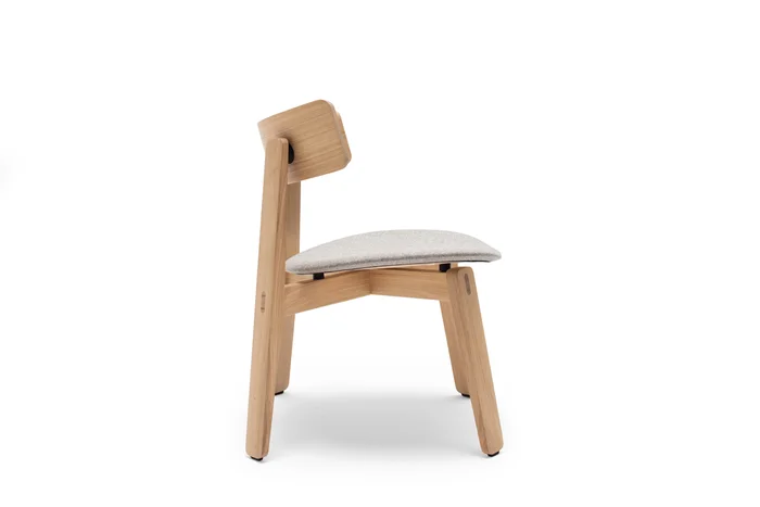 Loungestuhl Nora, Stoff, Holzlehne