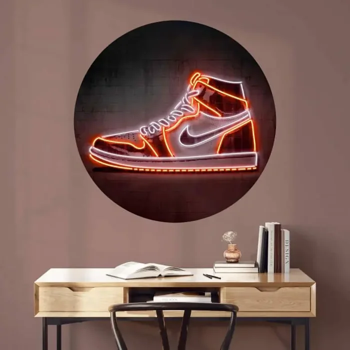 Neon-Sneaker Wandtattoo von Mielu – Runde Leuchtdeko für Sneaker-Fans