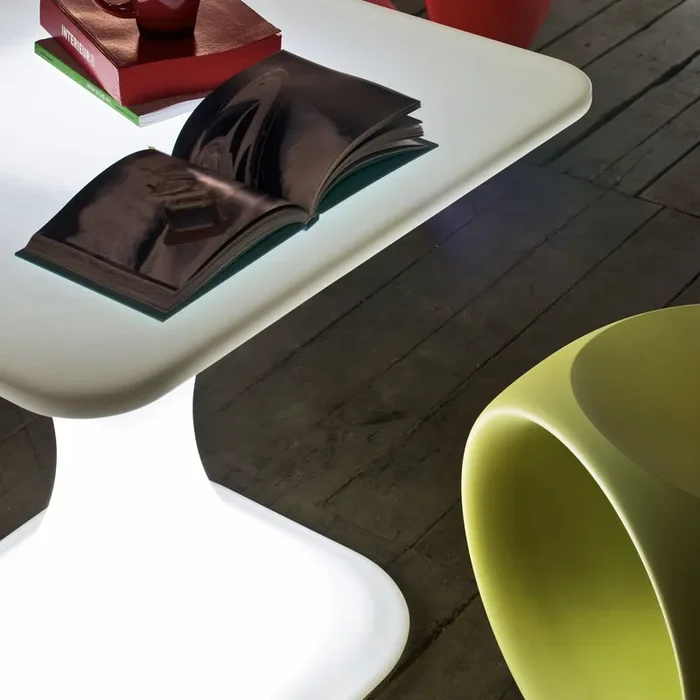 Outdoor Couchtisch MILO LOW mit internem Beleuchtungssystem von AquiliAlberg für Serralunga – IP68 – DRAHTLOSES BLUETOOTH