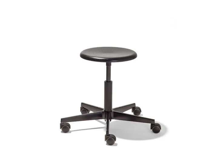 Richard Lampert Mr. Round Schwarzer Hocker – Satinschwarz Entworfen von Peter Horn