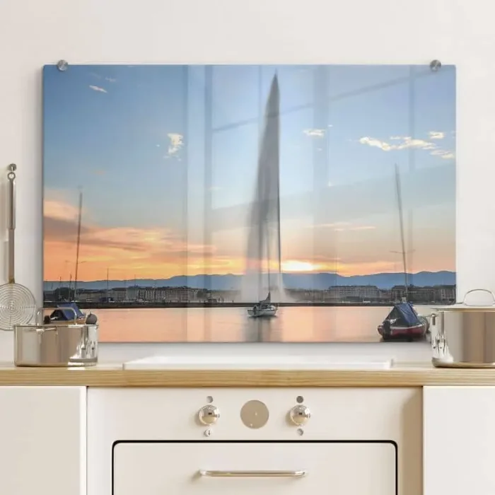 Spritzschutz Wasserfontäne im Genfer Sonnenuntergang