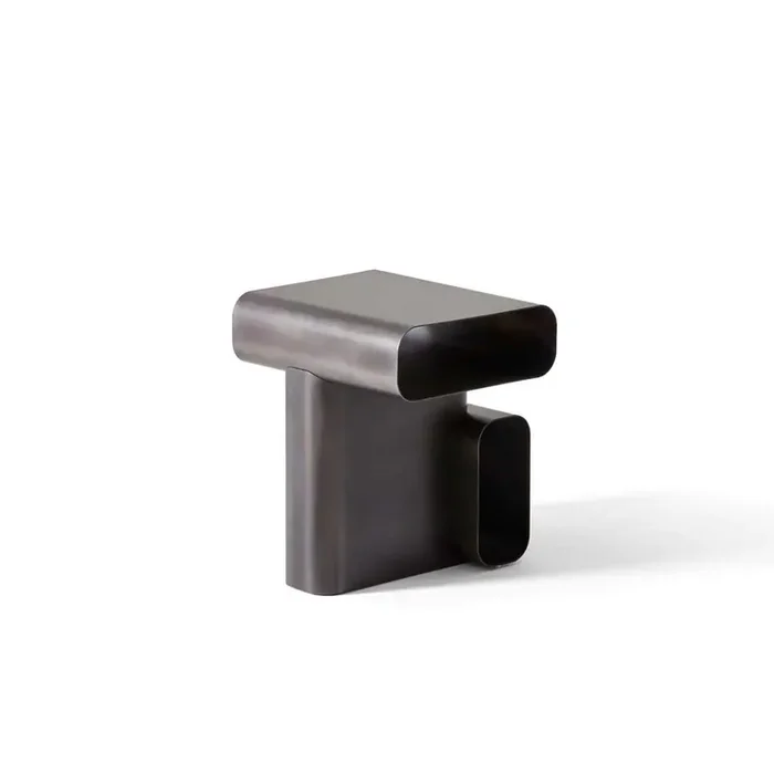 Stahl-Beistelltisch SOFT CORNERS, entworfen von Linde Freya Tangelder für Cassina – Grau