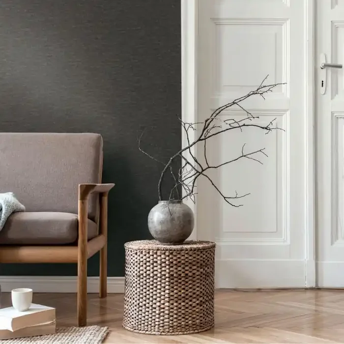 Strukturtapete in Putzoptik Anthrazit – Vliestapete dunkel modern – Wandtapete