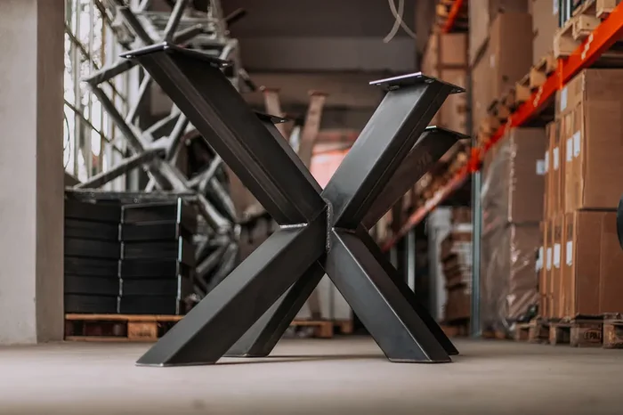 Tischuntergestell Bolk aus Rohstahl Festgröße