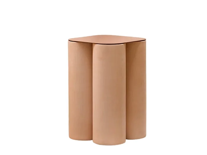 Uniqka Silos Beistelltisch – Metal & Nude Entworfen von Studiopepe