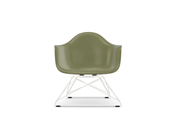 Vitra Eames Fiberglass LAR – Sessel mit weißem Untergestell Entworfen von Charles & Ray Eames