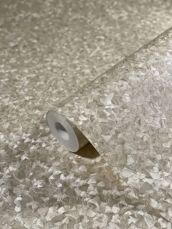 Vliestapete mit kleinen glänzenden Blättern beige Uni von Harald Glööckler