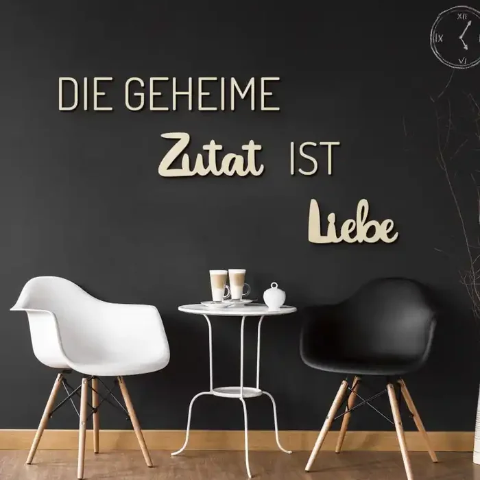 Wanddeko Spruch Die geheime Zutat ist Liebe – Pappelholz
