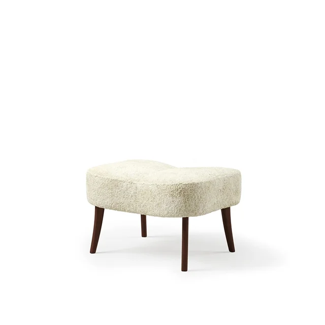 Warm Nordic Pragh Pouf Schaffell Gebrochenes Weiß/ Geölter Walnuss